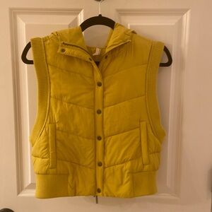 Free People cropped hooded puffer vest. Size XS. Mustard yellow. Like new.